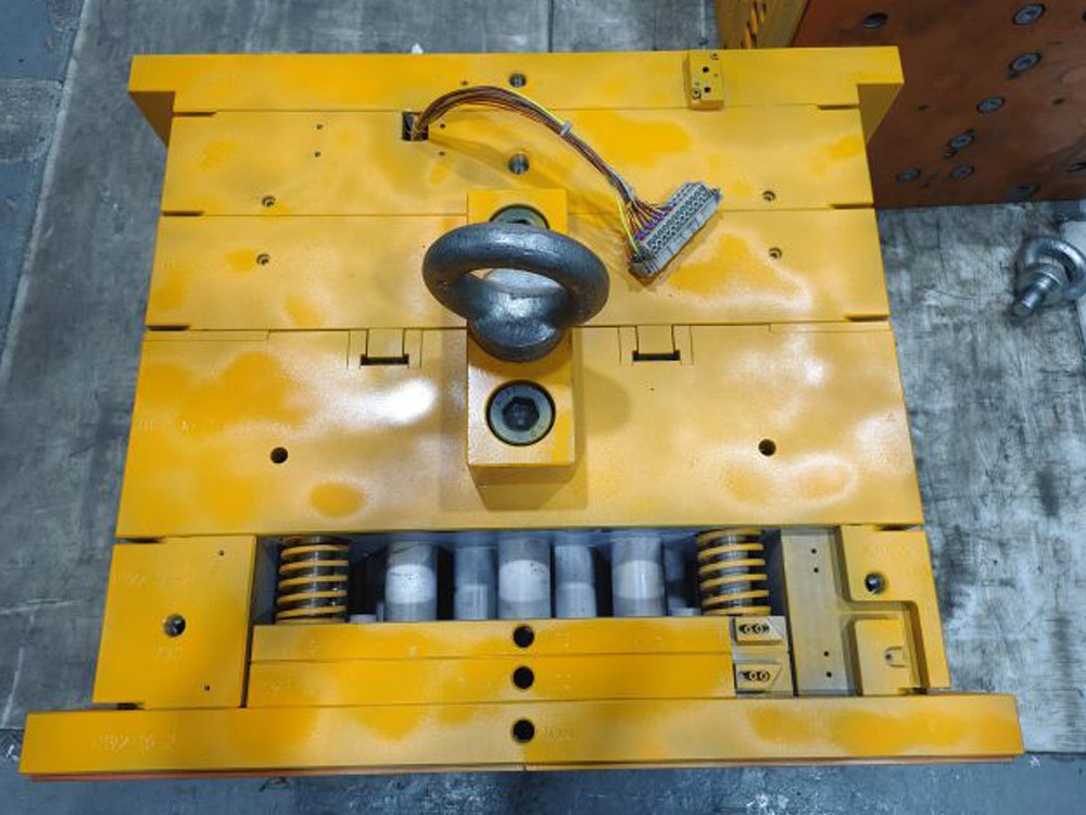 Plastic mold